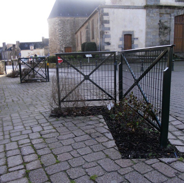 Barrière Croix Saint-André grillagée sur platine